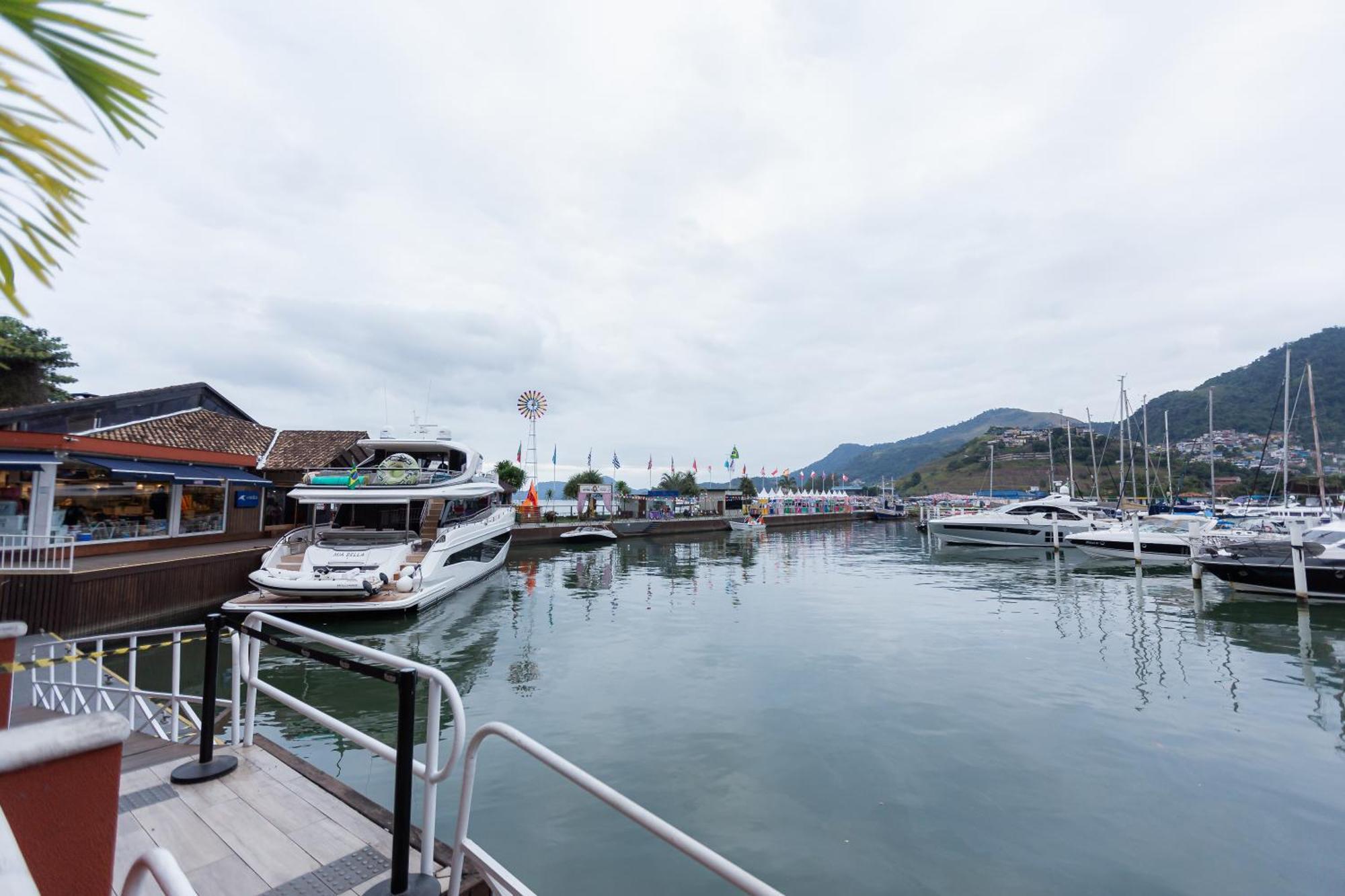 Shopping Piratas, Vista Para O Mar, Estacionamento Angra dos Reis Exterior foto